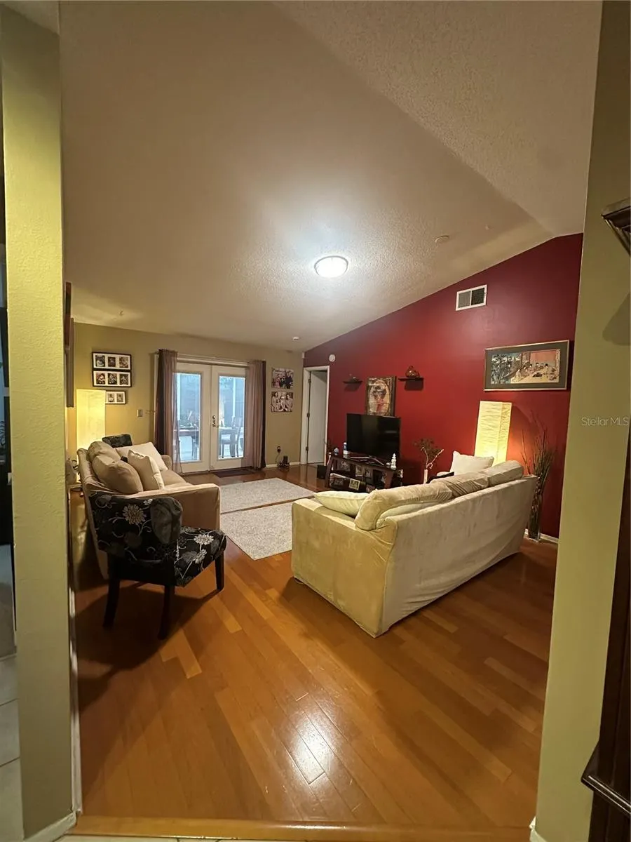 751 OAK MANOR CIR