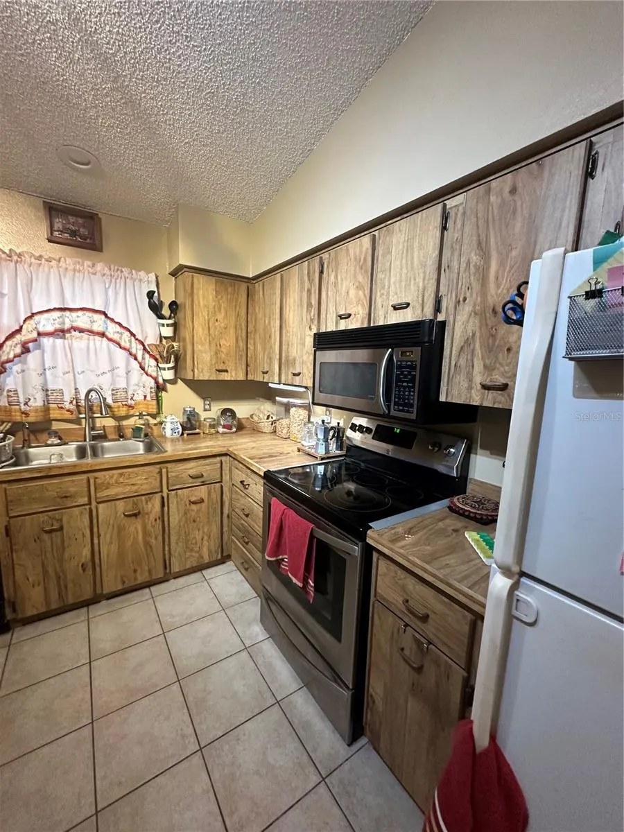 751 OAK MANOR CIR