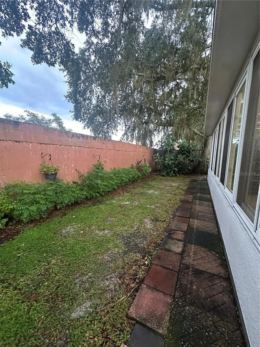 751 OAK MANOR CIR