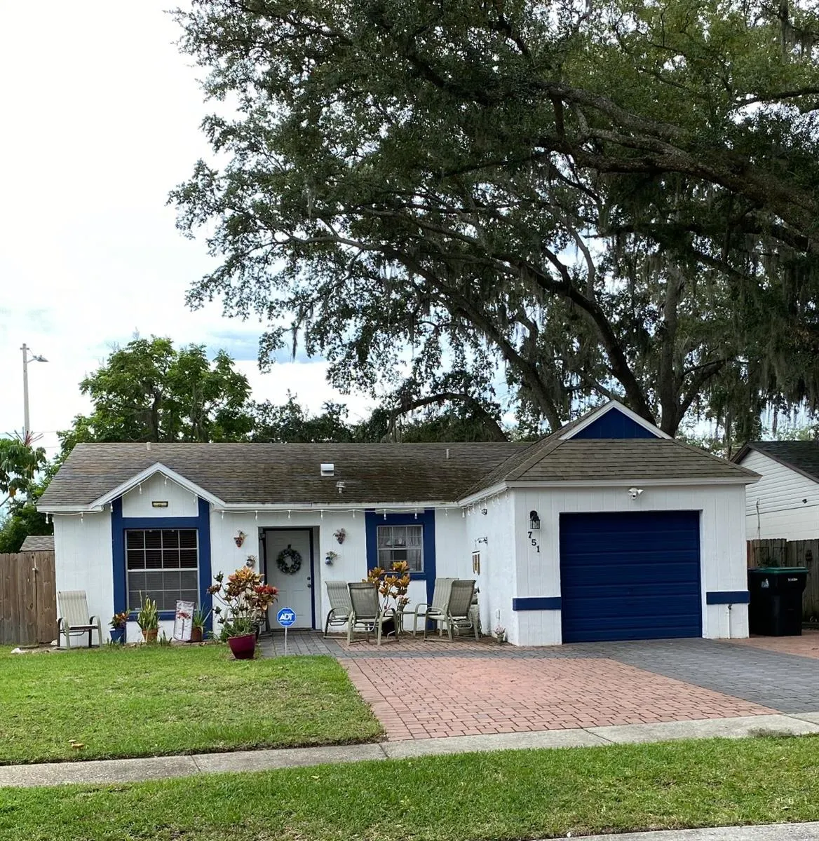 751 OAK MANOR CIR