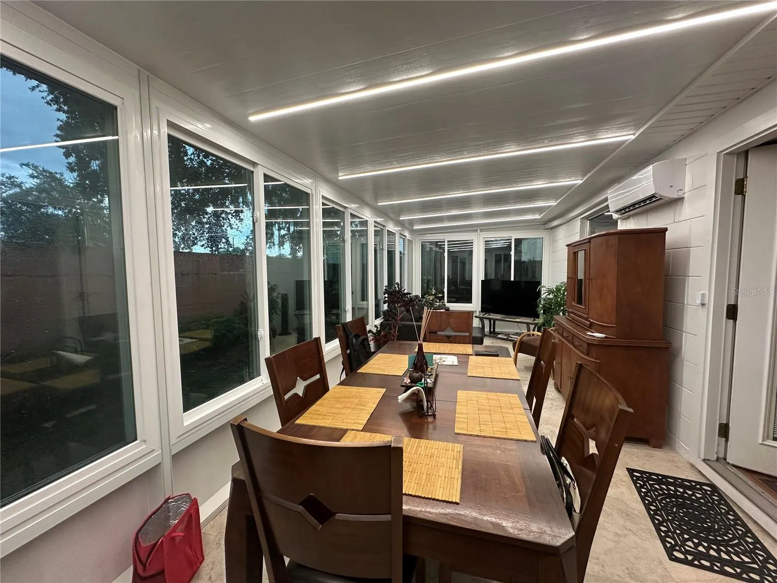 751 OAK MANOR CIR