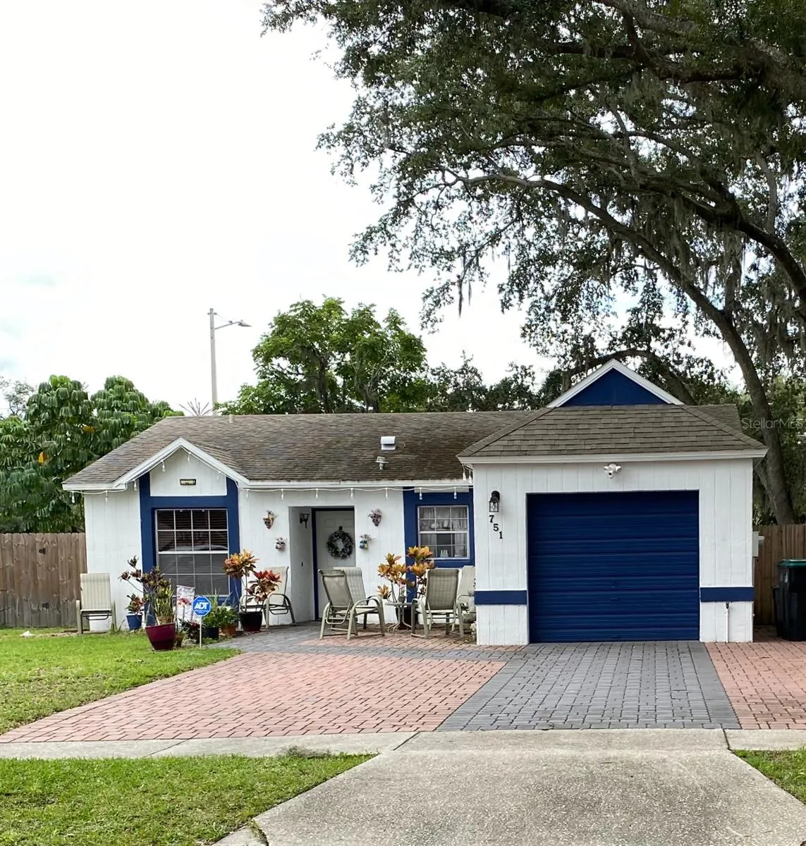 751 OAK MANOR CIR