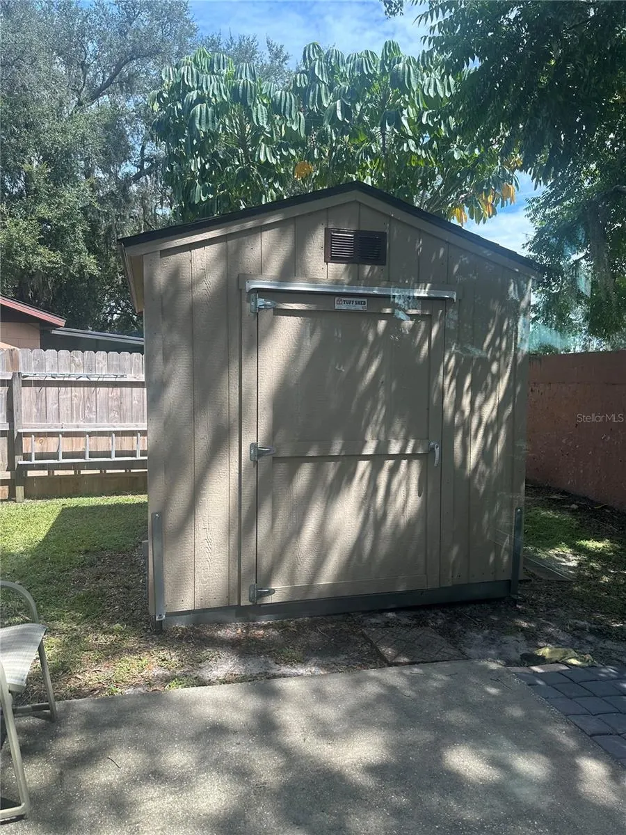 751 OAK MANOR CIR