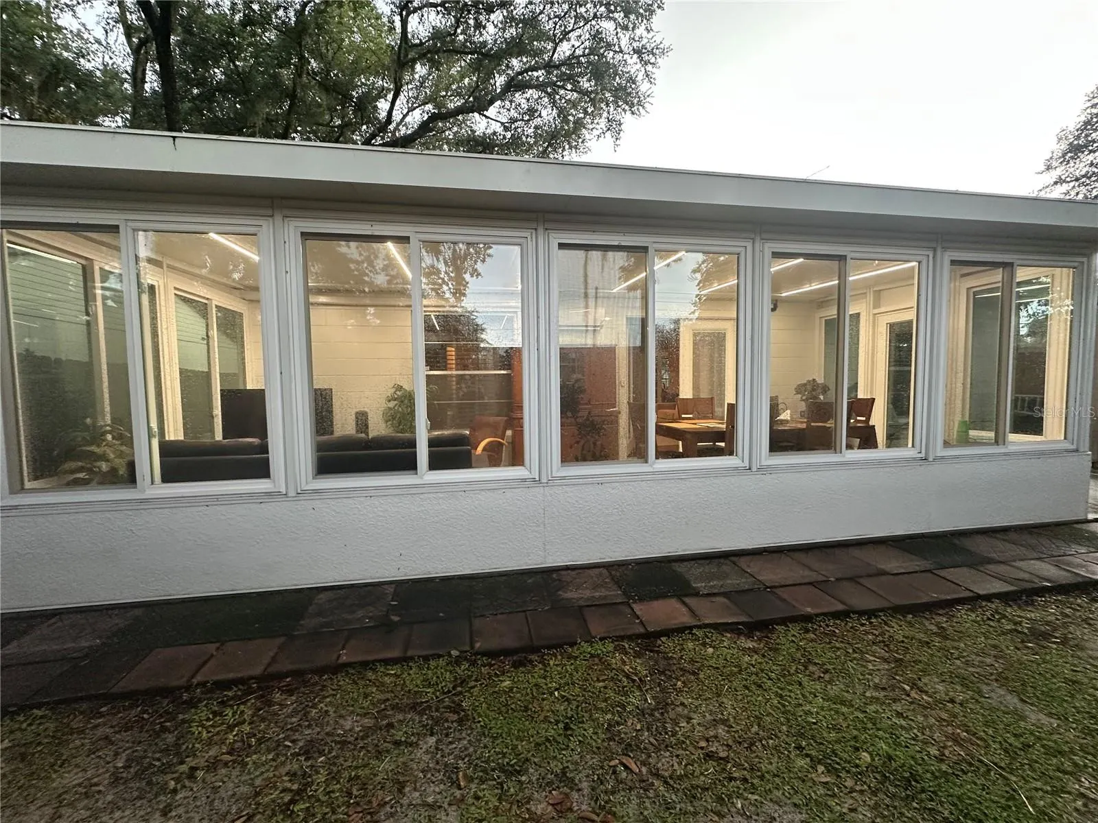 751 OAK MANOR CIR