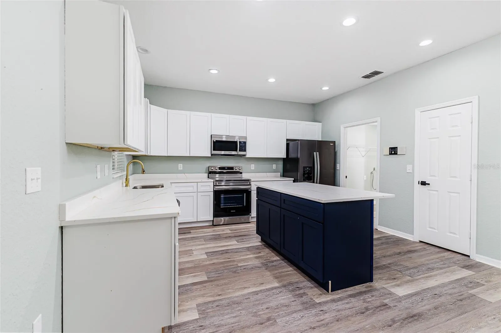818 SUMMER GLEN DR