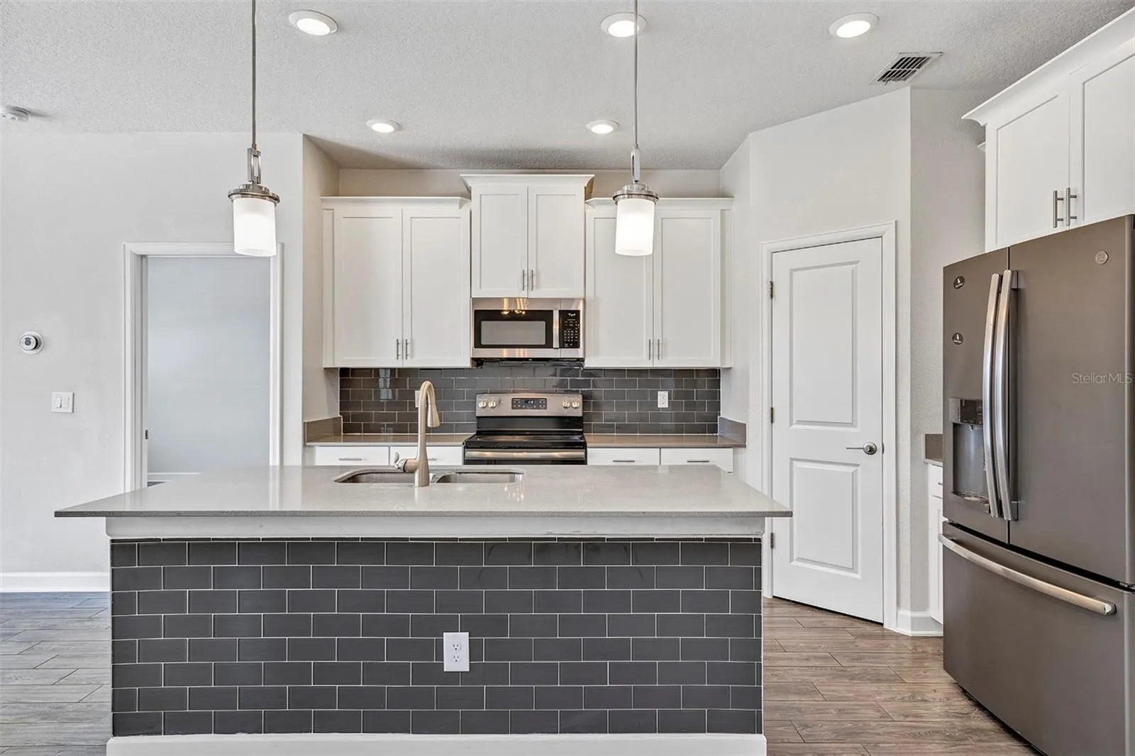 10193 LOVEGRASS LN