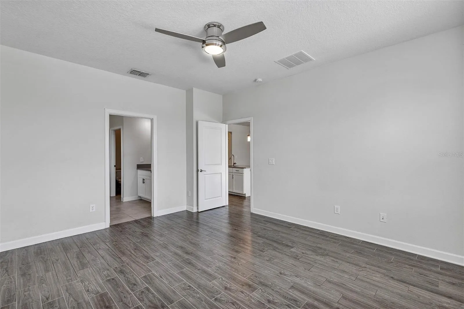10193 LOVEGRASS LN