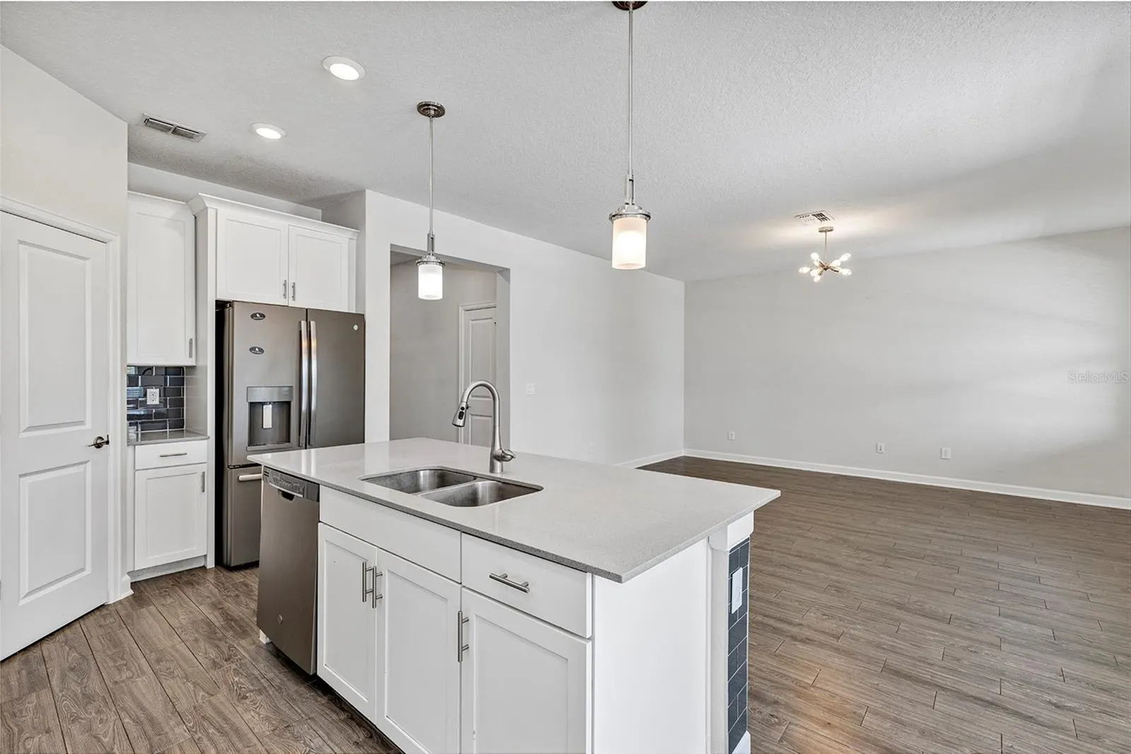 10193 LOVEGRASS LN