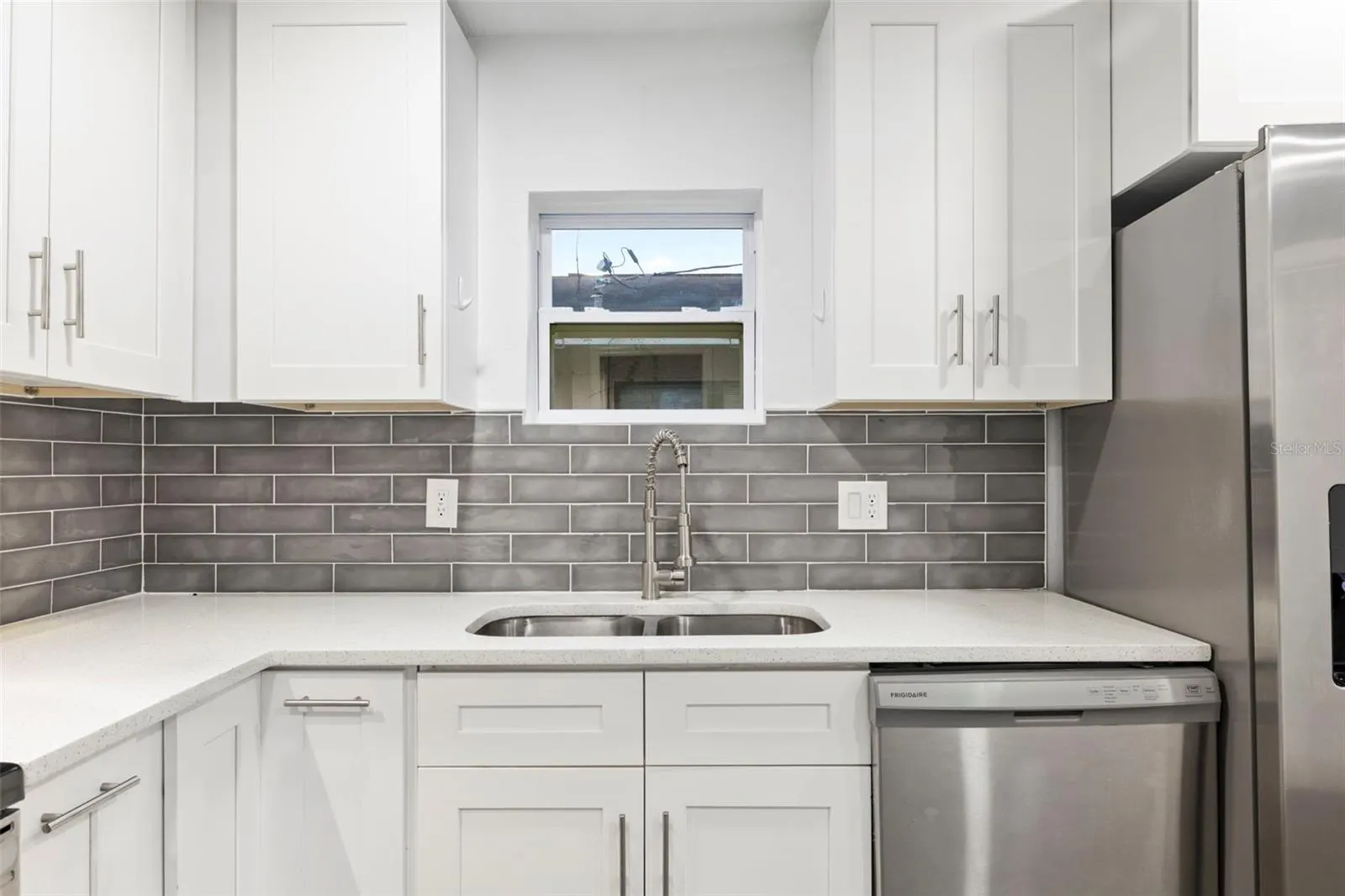 502 E CLUSTER AVE