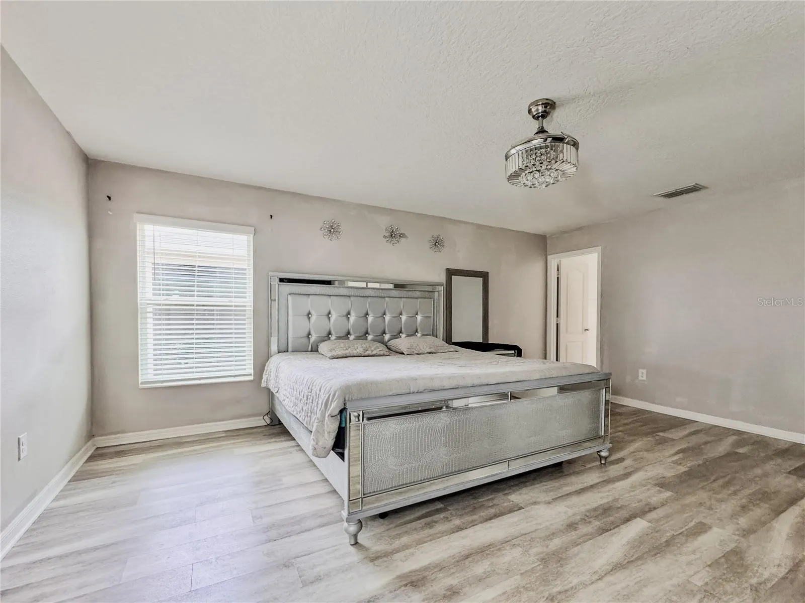 1141 AUGUSTUS DR