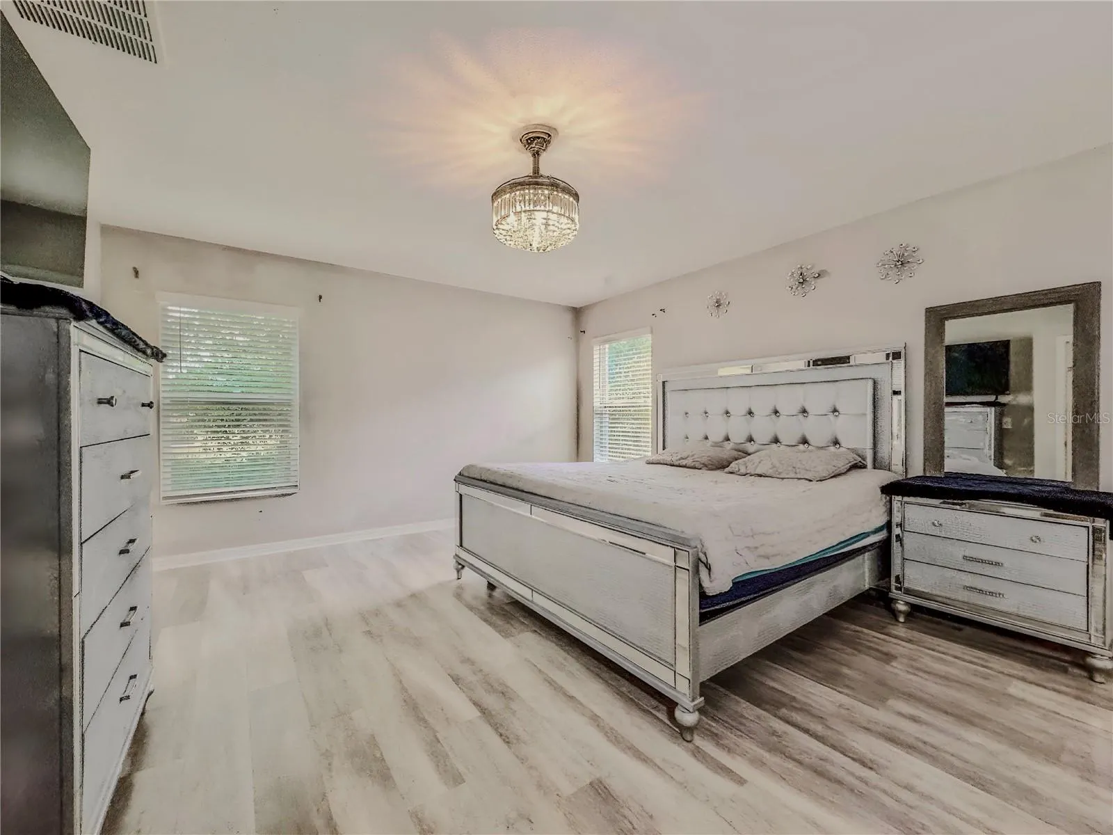 1141 AUGUSTUS DR