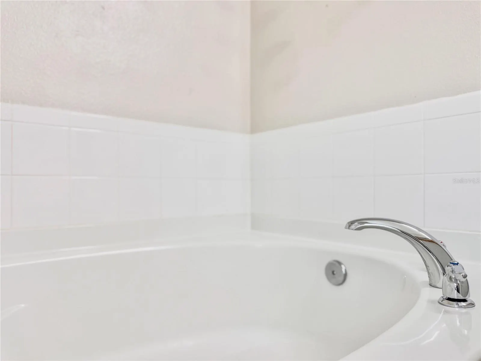 1141 AUGUSTUS DR