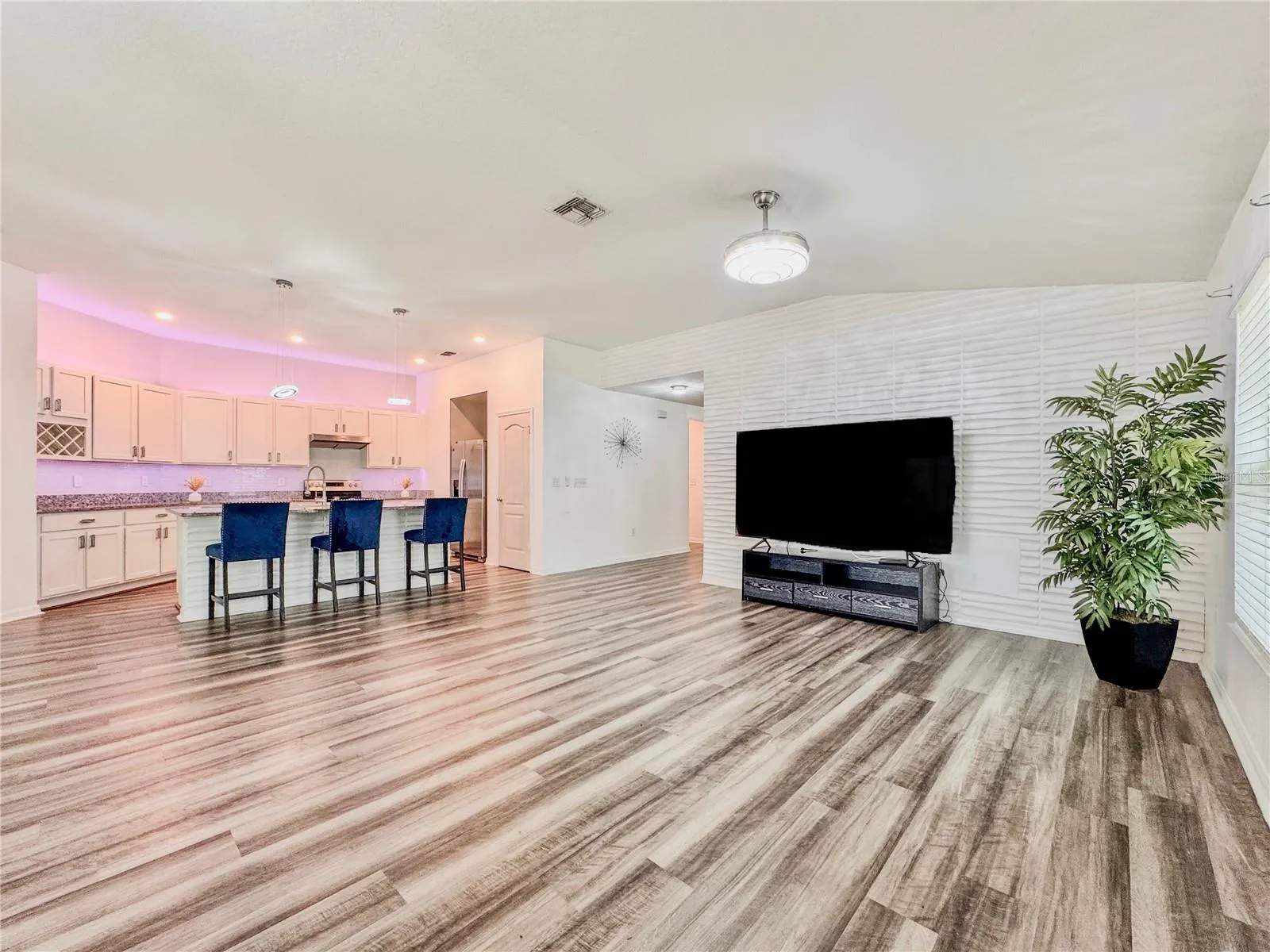 1141 AUGUSTUS DR