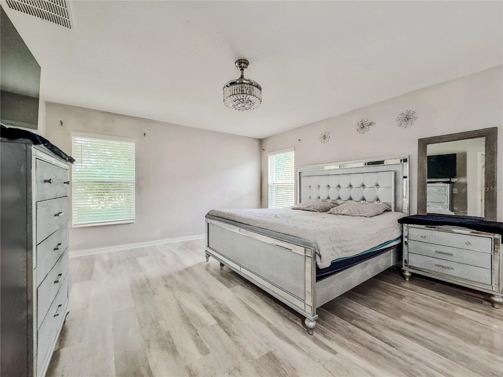 1141 AUGUSTUS DR