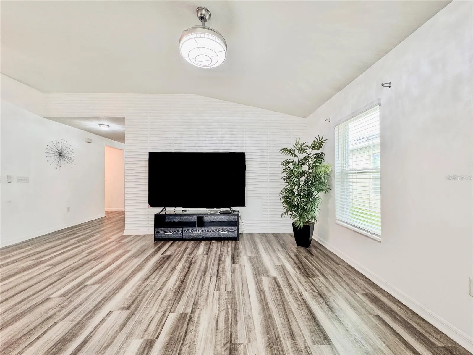 1141 AUGUSTUS DR