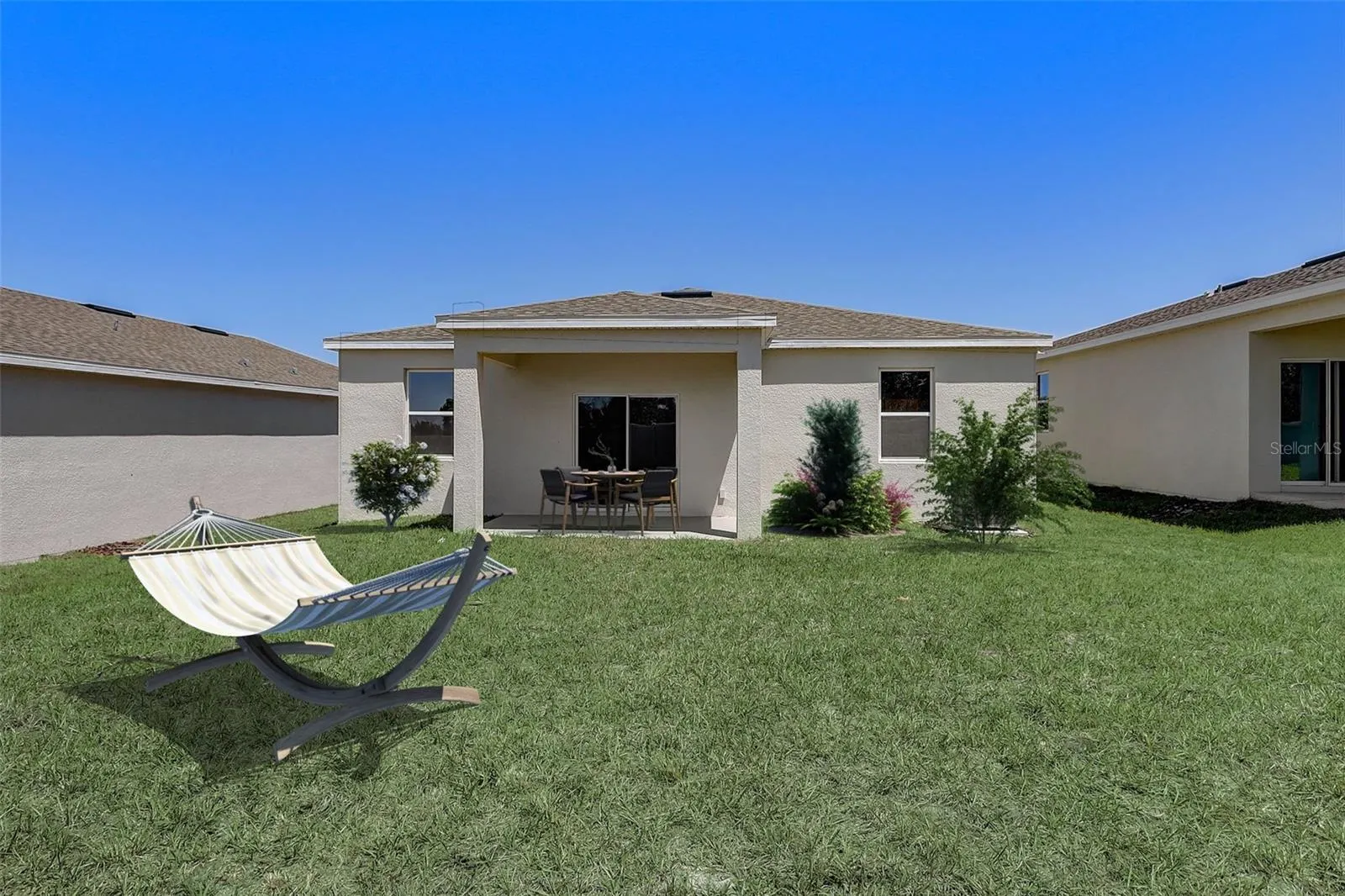 886 PEBBLE CREST LN