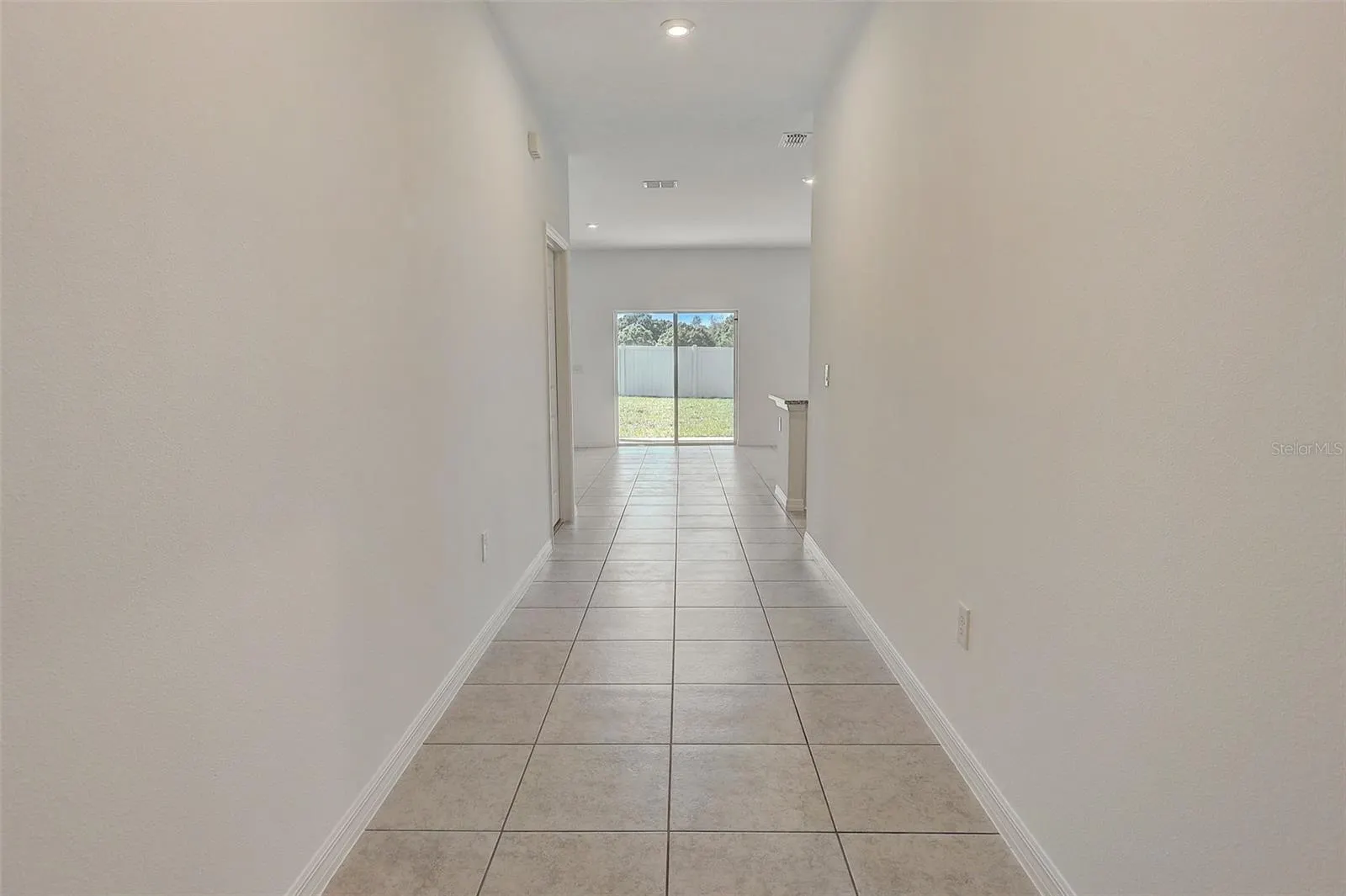 886 PEBBLE CREST LN