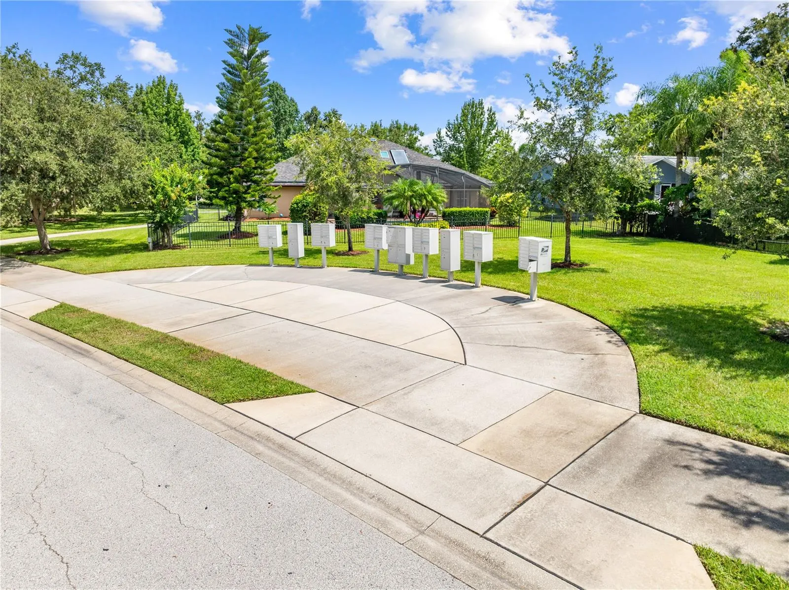 4907 RAYLENE WAY