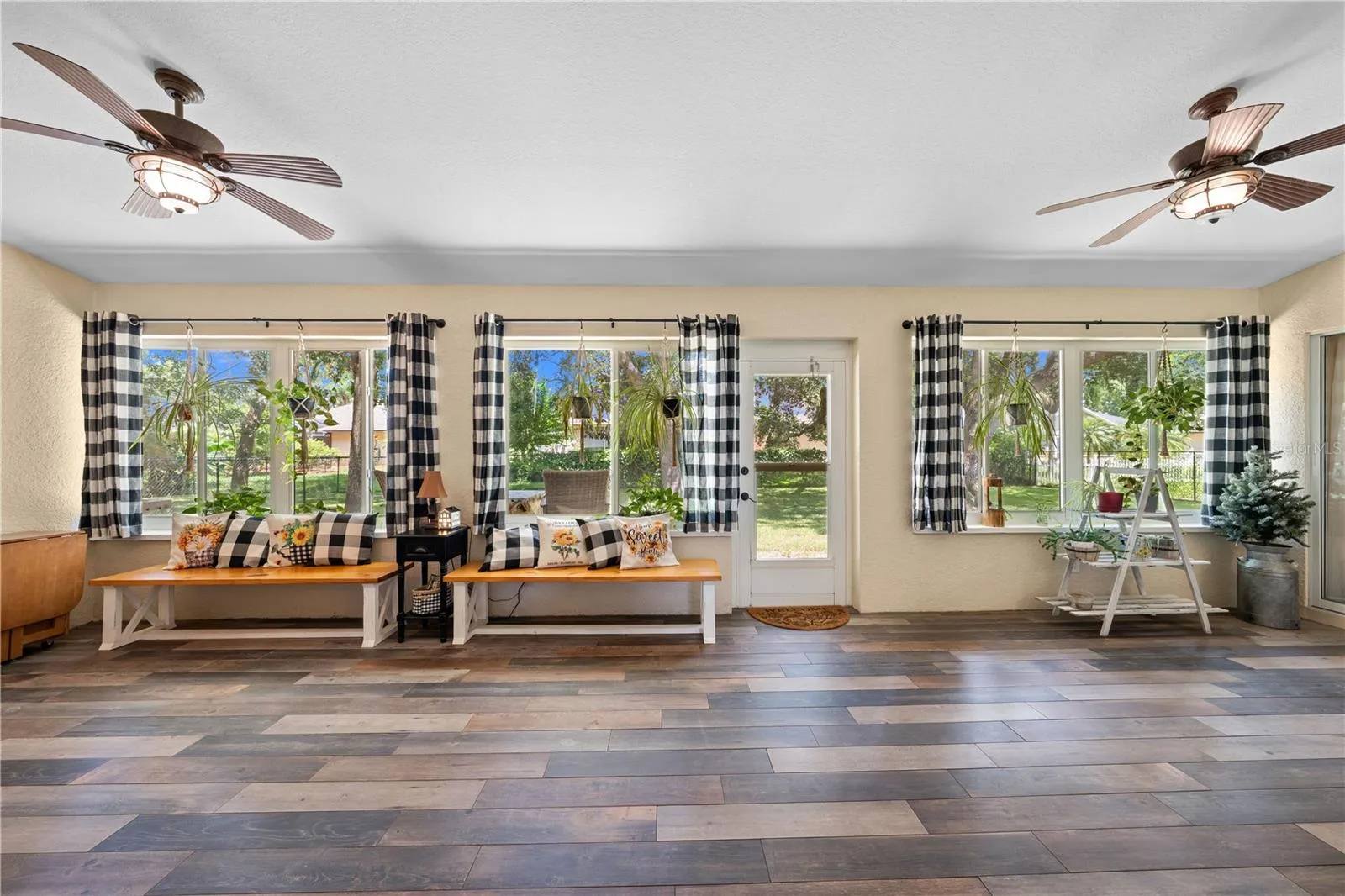 4907 RAYLENE WAY