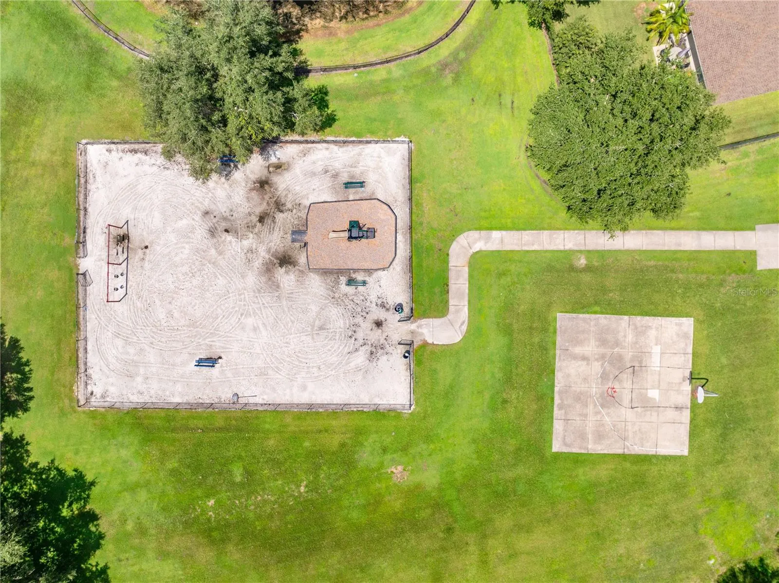 4907 RAYLENE WAY