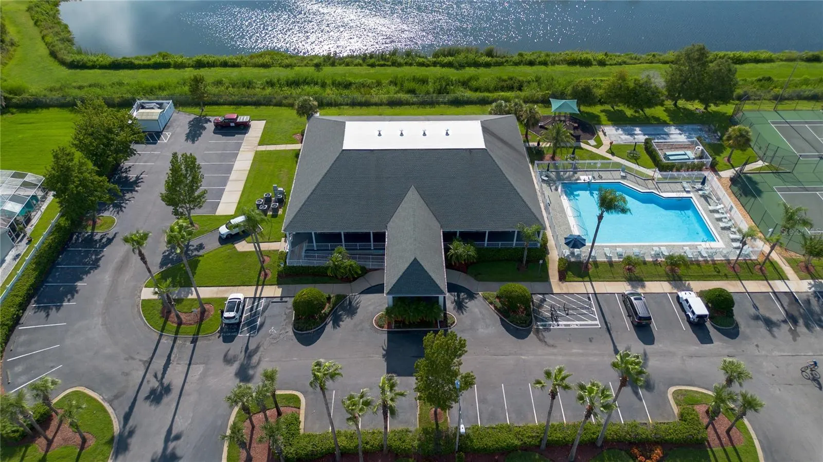 2902 CAROLINE VICTORIA CT
