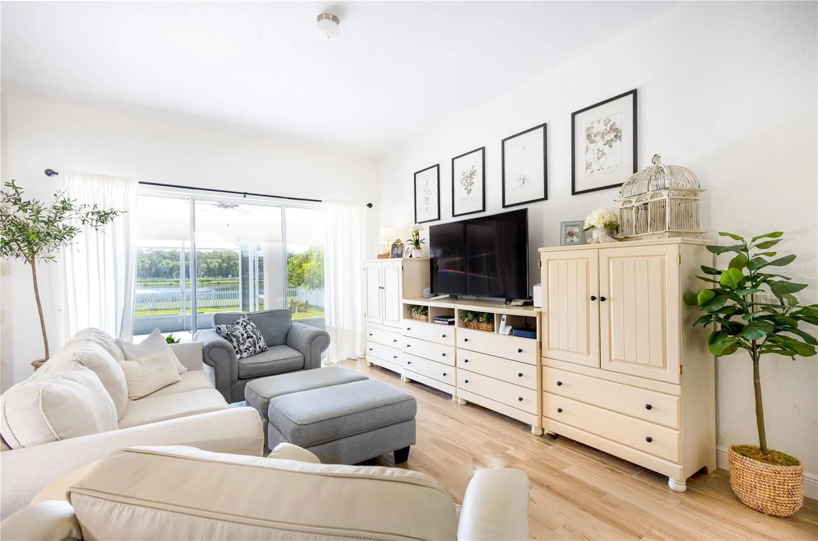 2902 CAROLINE VICTORIA CT
