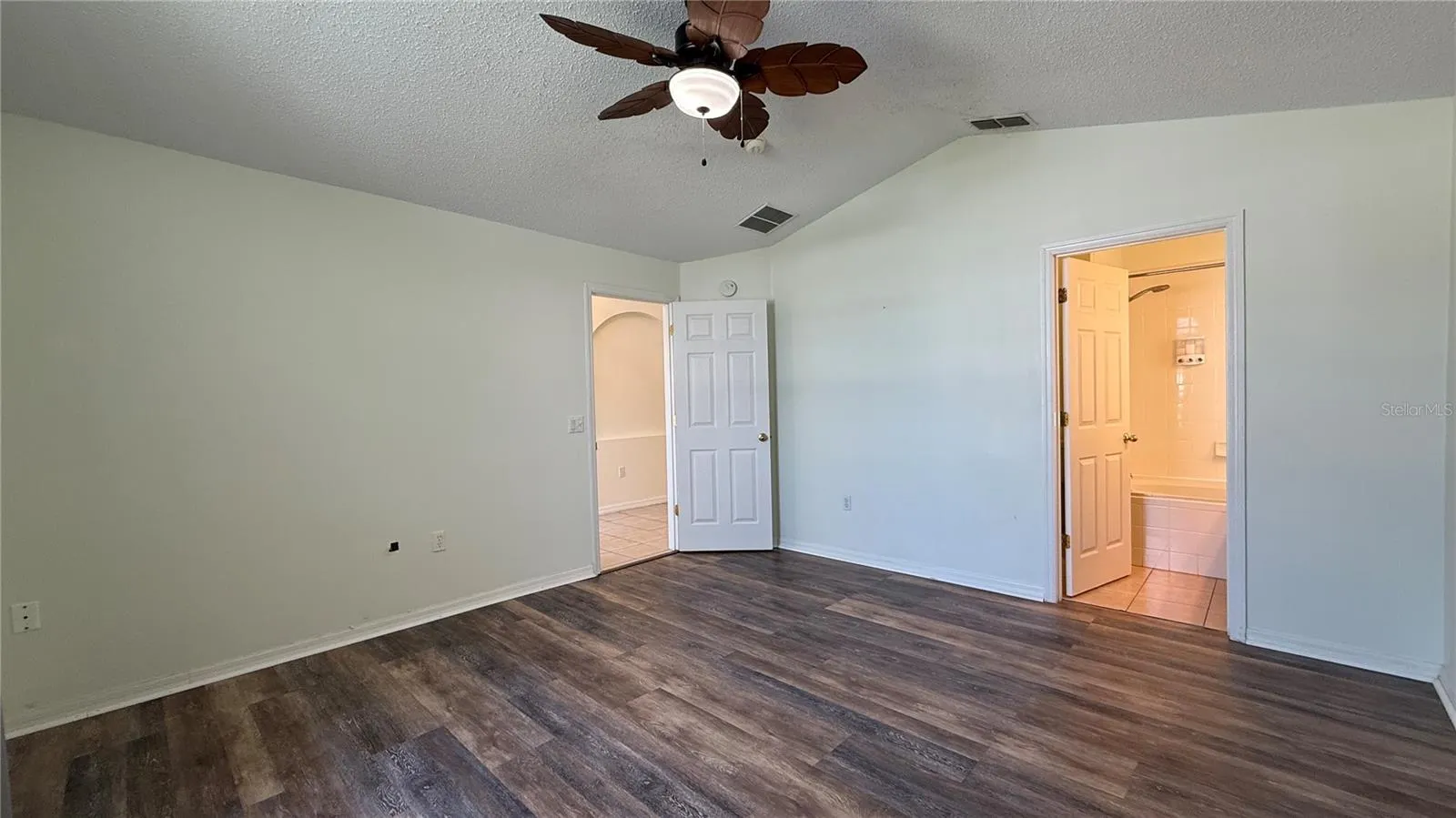 116 FOREST VIEW CT