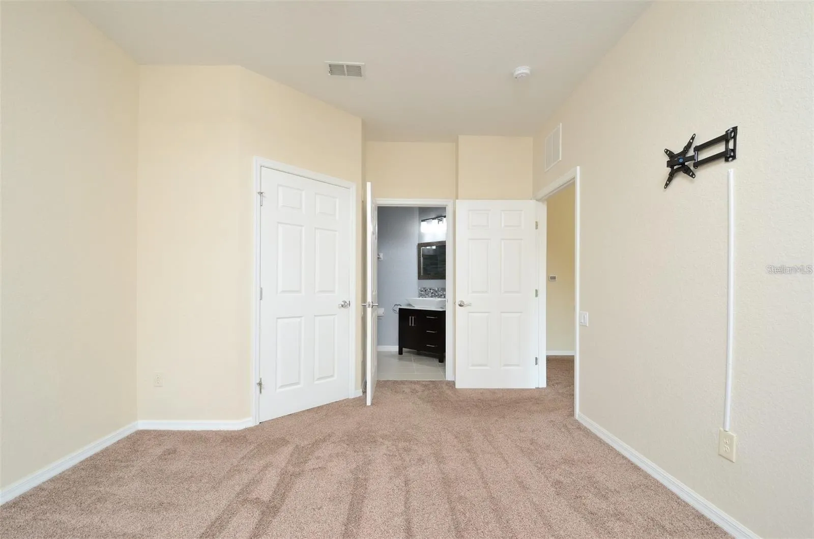 1357 VENEZIA CT #202, #202