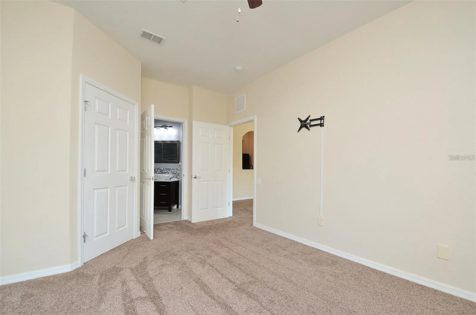 1357 VENEZIA CT #202, #202
