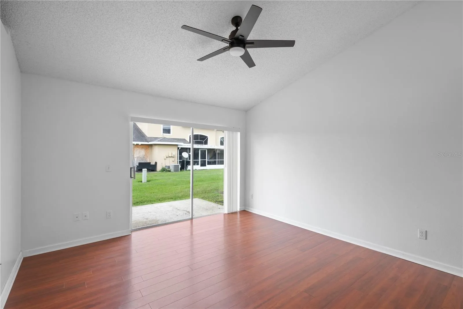 3125 SANDY SHORE LN