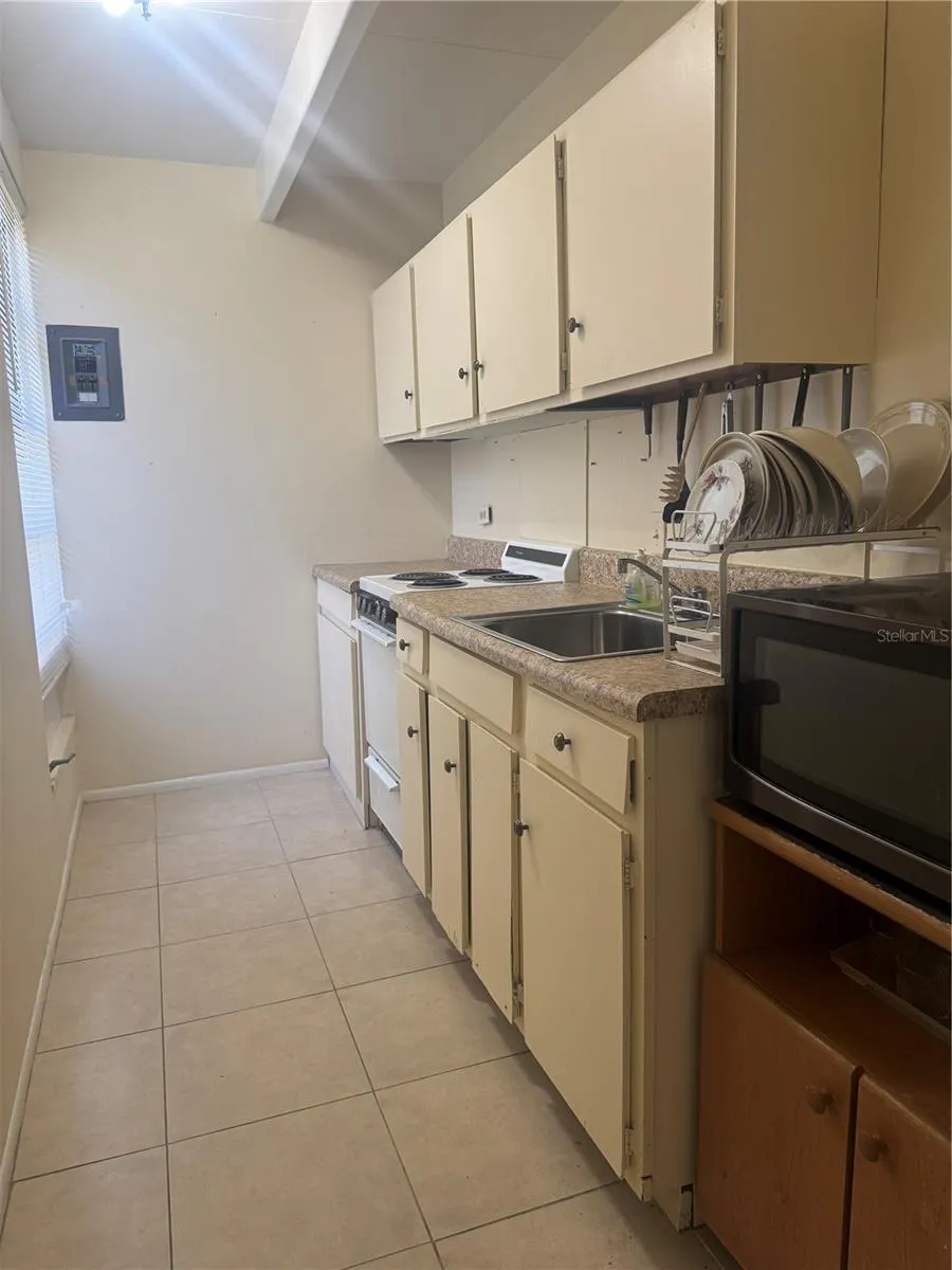 4719 CLUB CIR