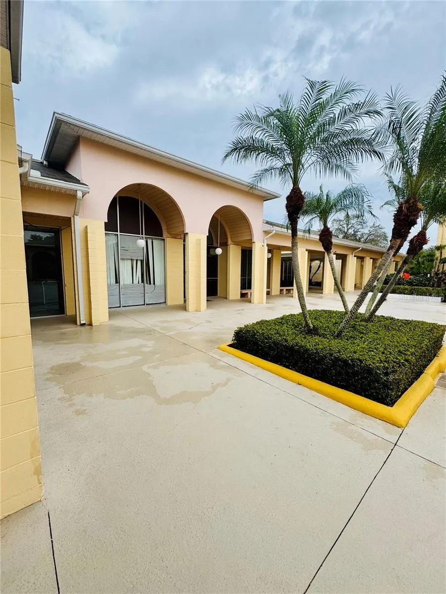 4719 CLUB CIR