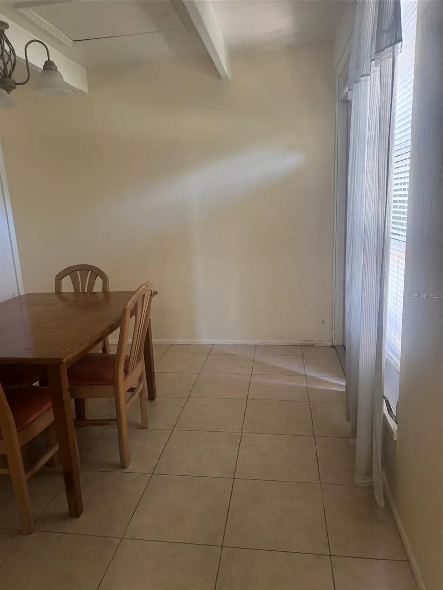 4719 CLUB CIR