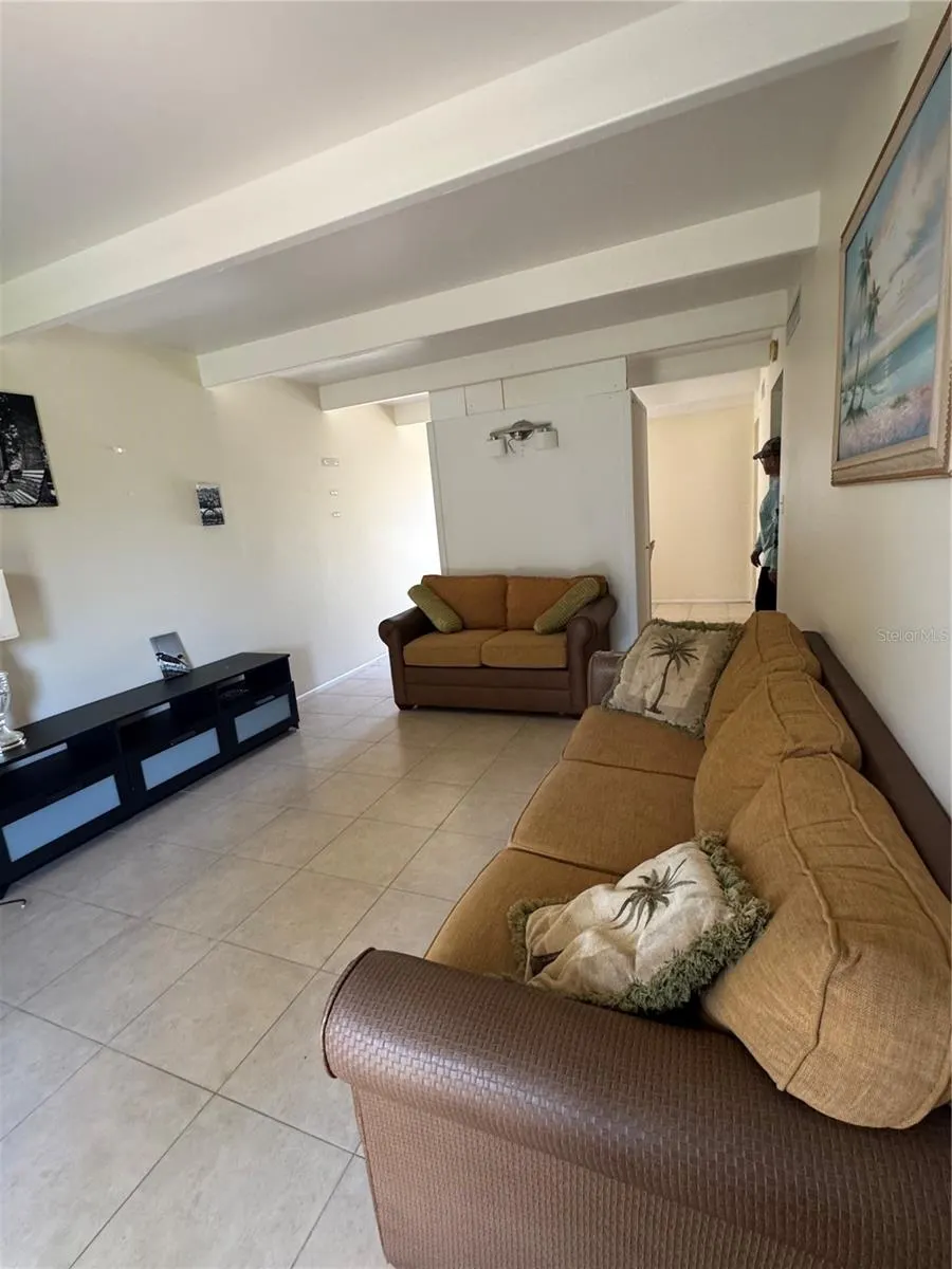 4719 CLUB CIR