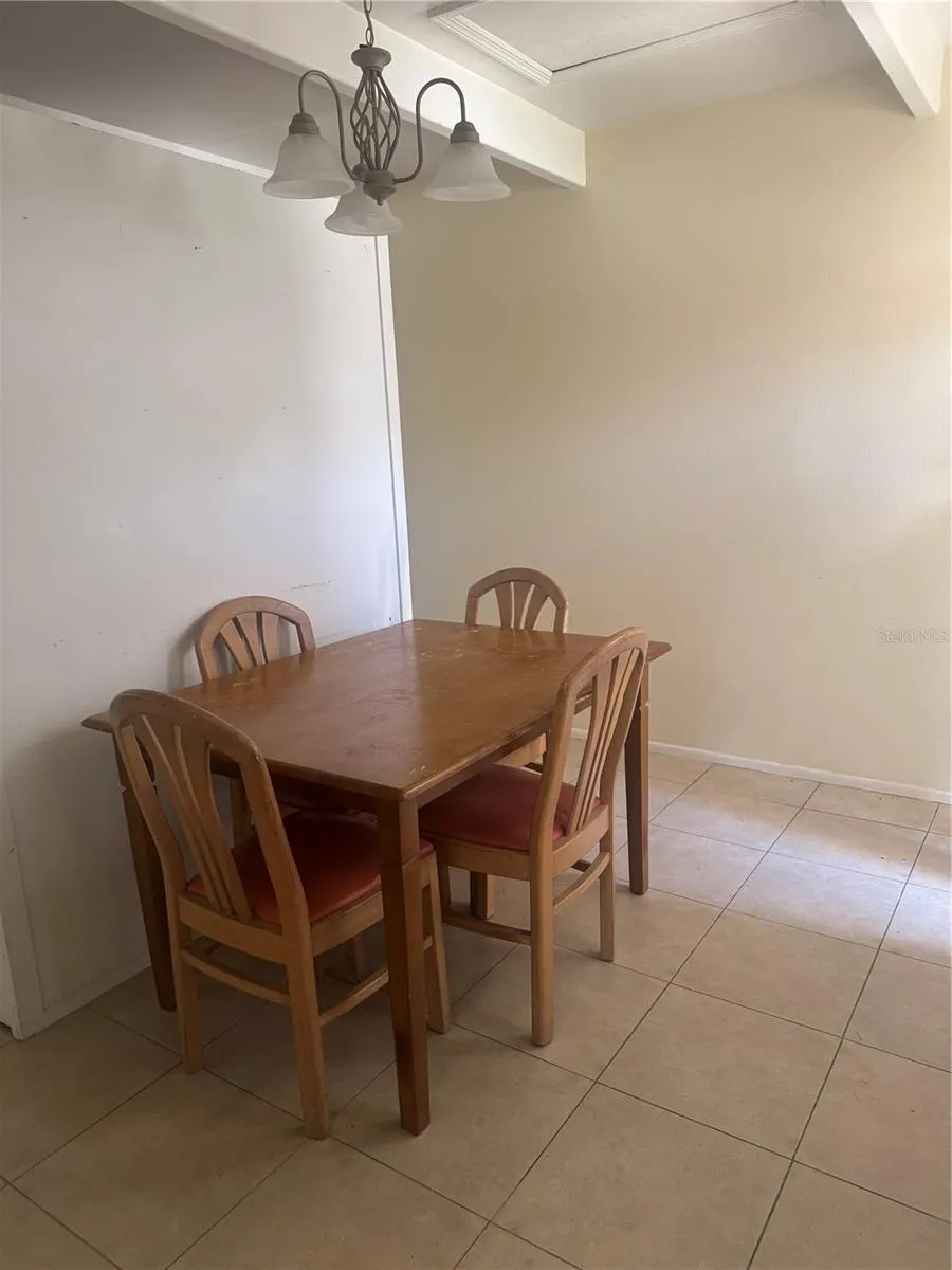 4719 CLUB CIR