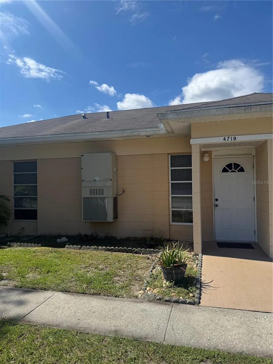 4719 CLUB CIR