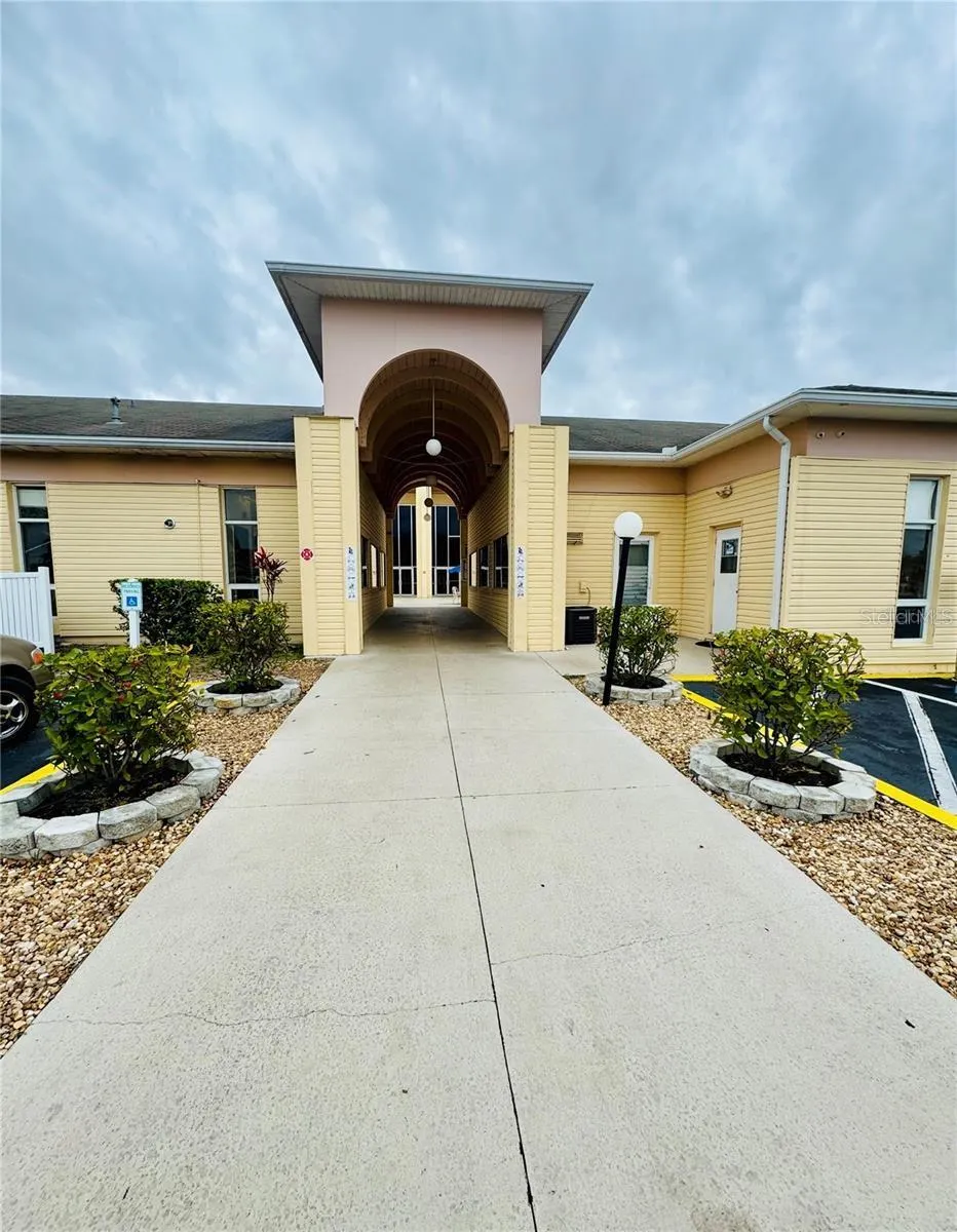 4719 CLUB CIR