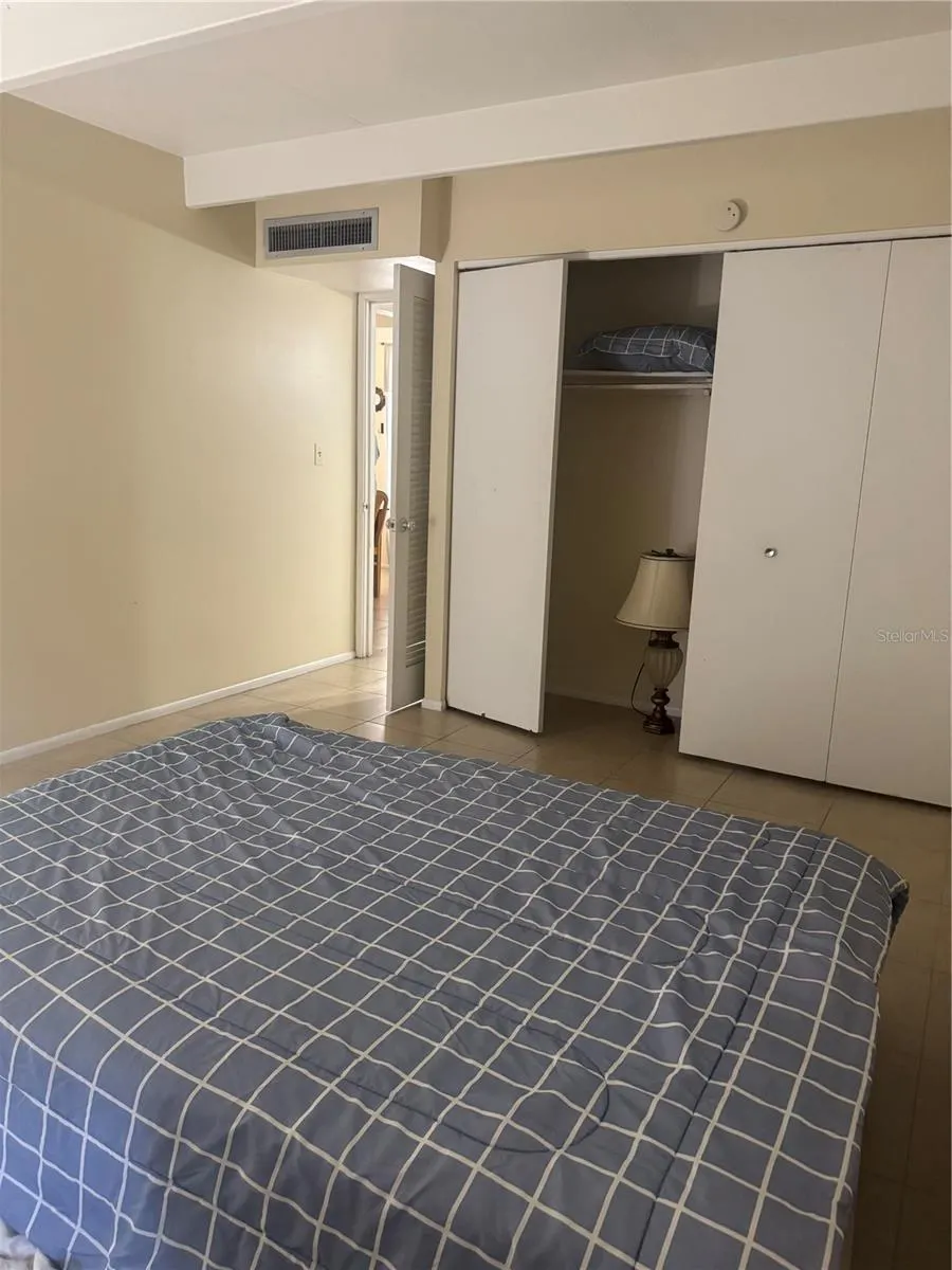 4719 CLUB CIR