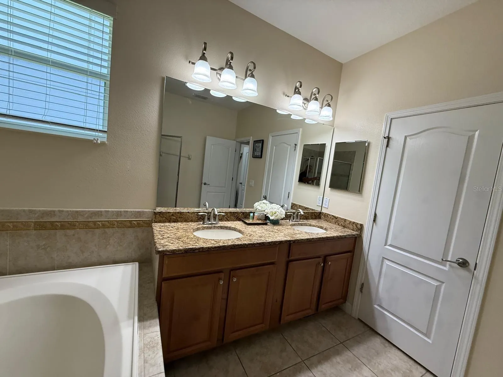 2342 CROSSTON CIR