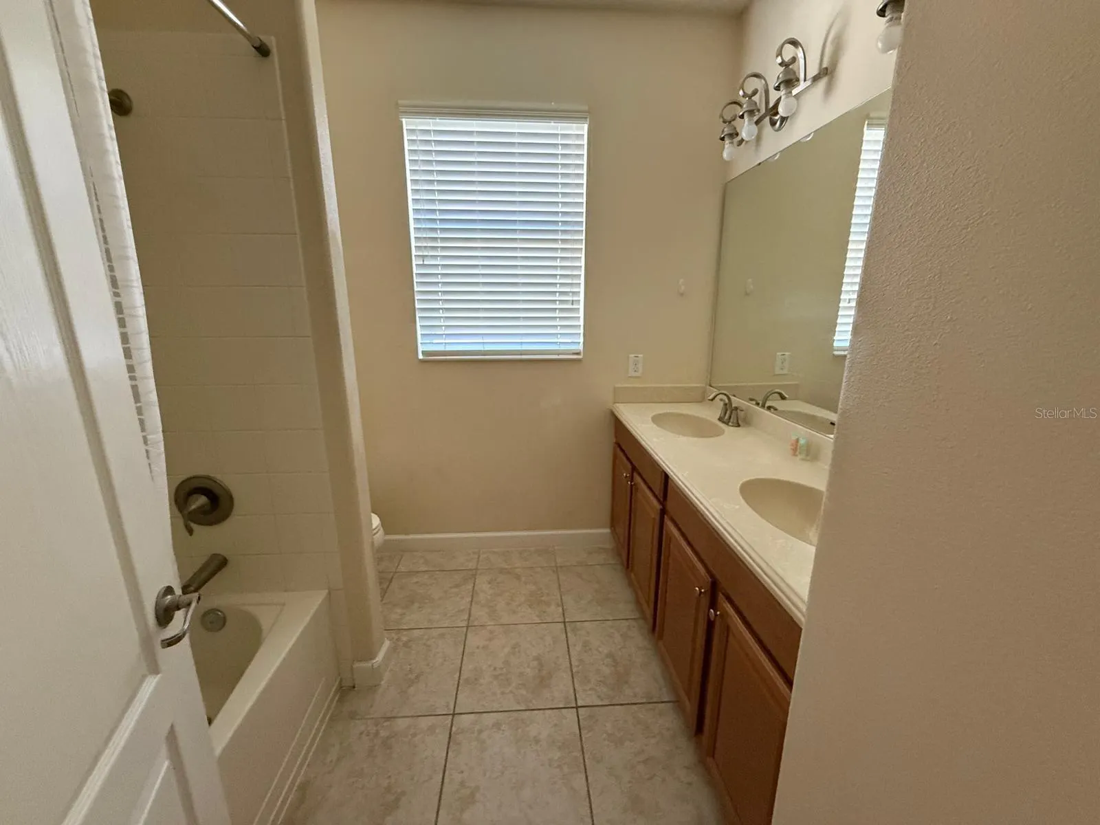 2342 CROSSTON CIR