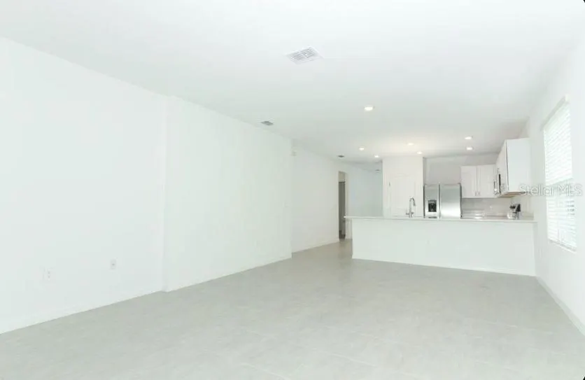 484 WAYLAND DR