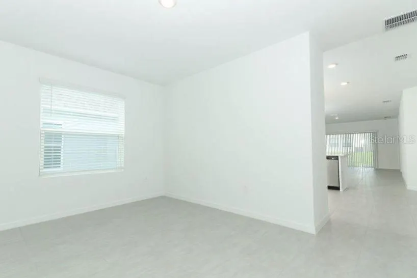 484 WAYLAND DR