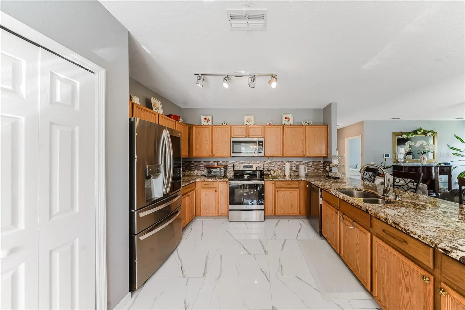 554 BRISTOL CIR