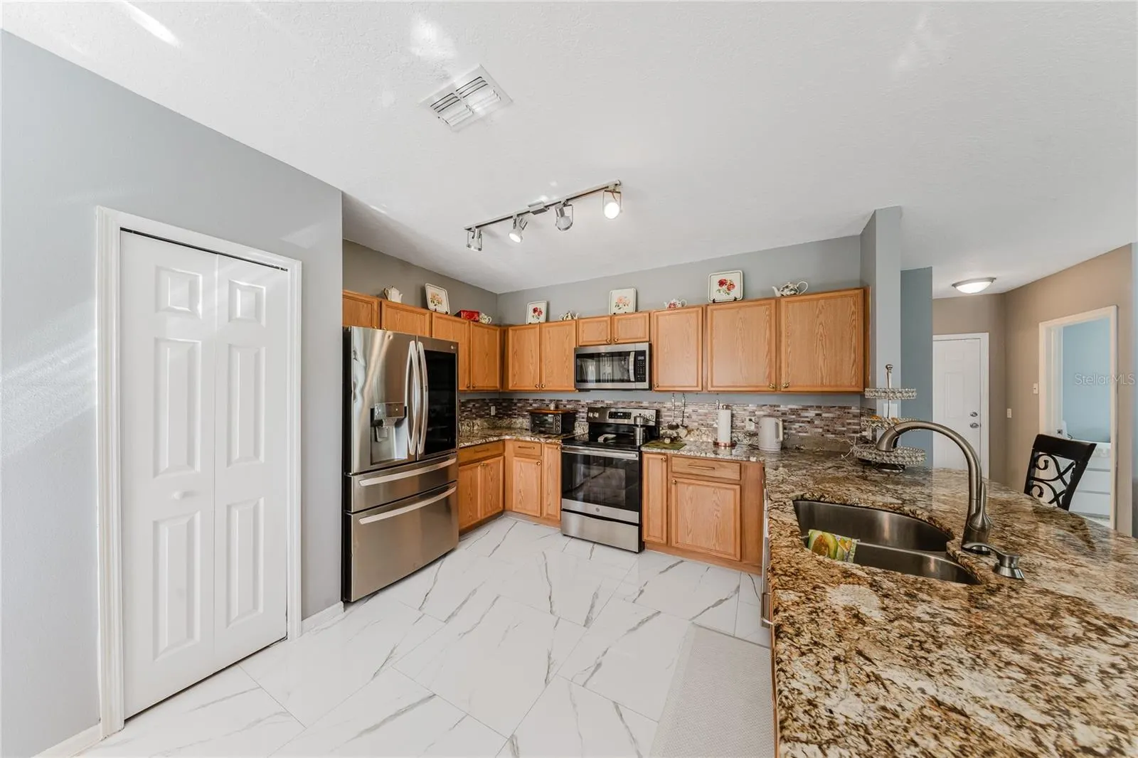 554 BRISTOL CIR