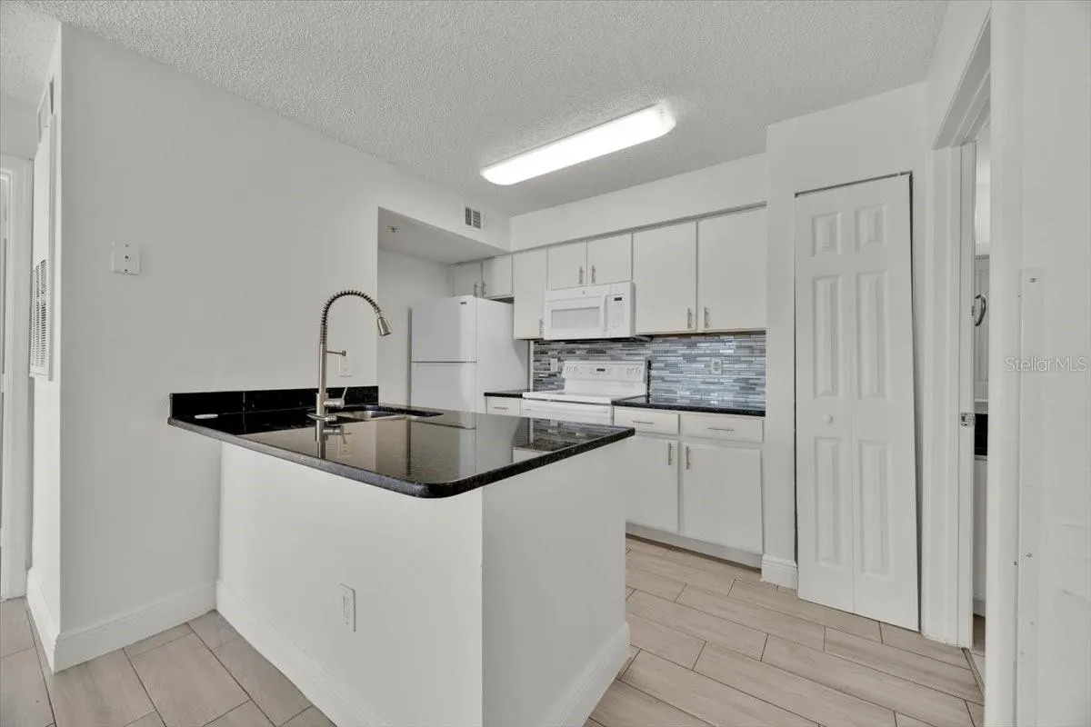 2212 GRAND CAYMAN CT #1617, #1617