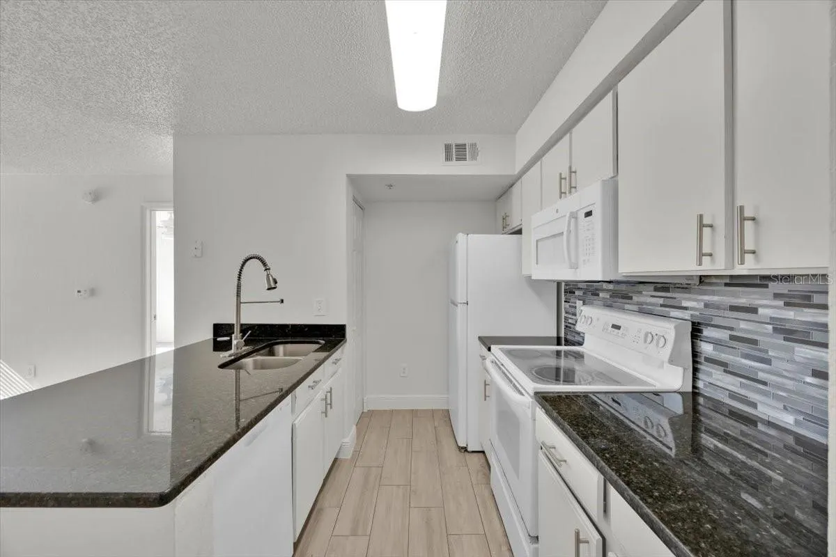 2212 GRAND CAYMAN CT #1617, #1617