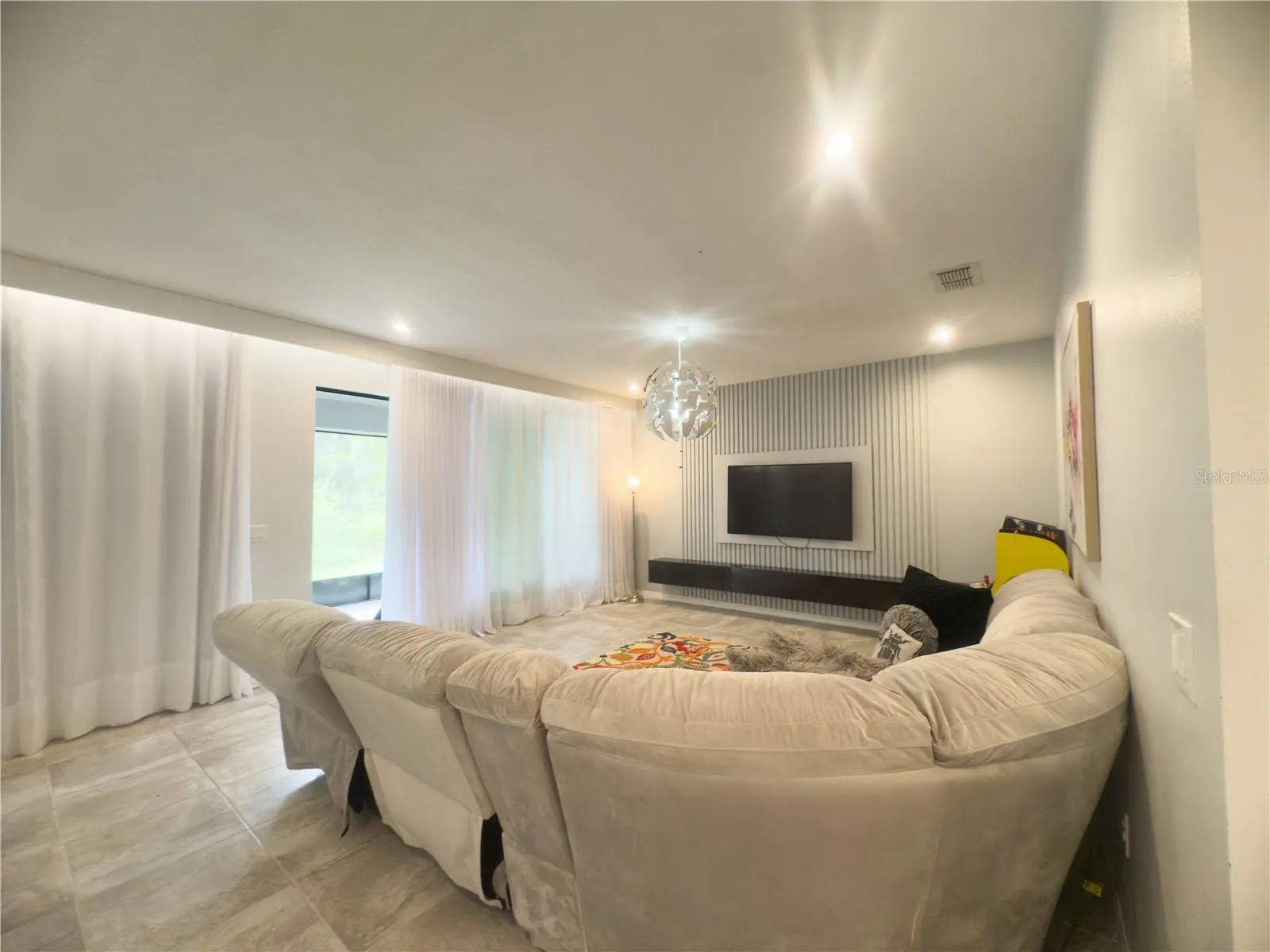 2410 RIVERBANK CV