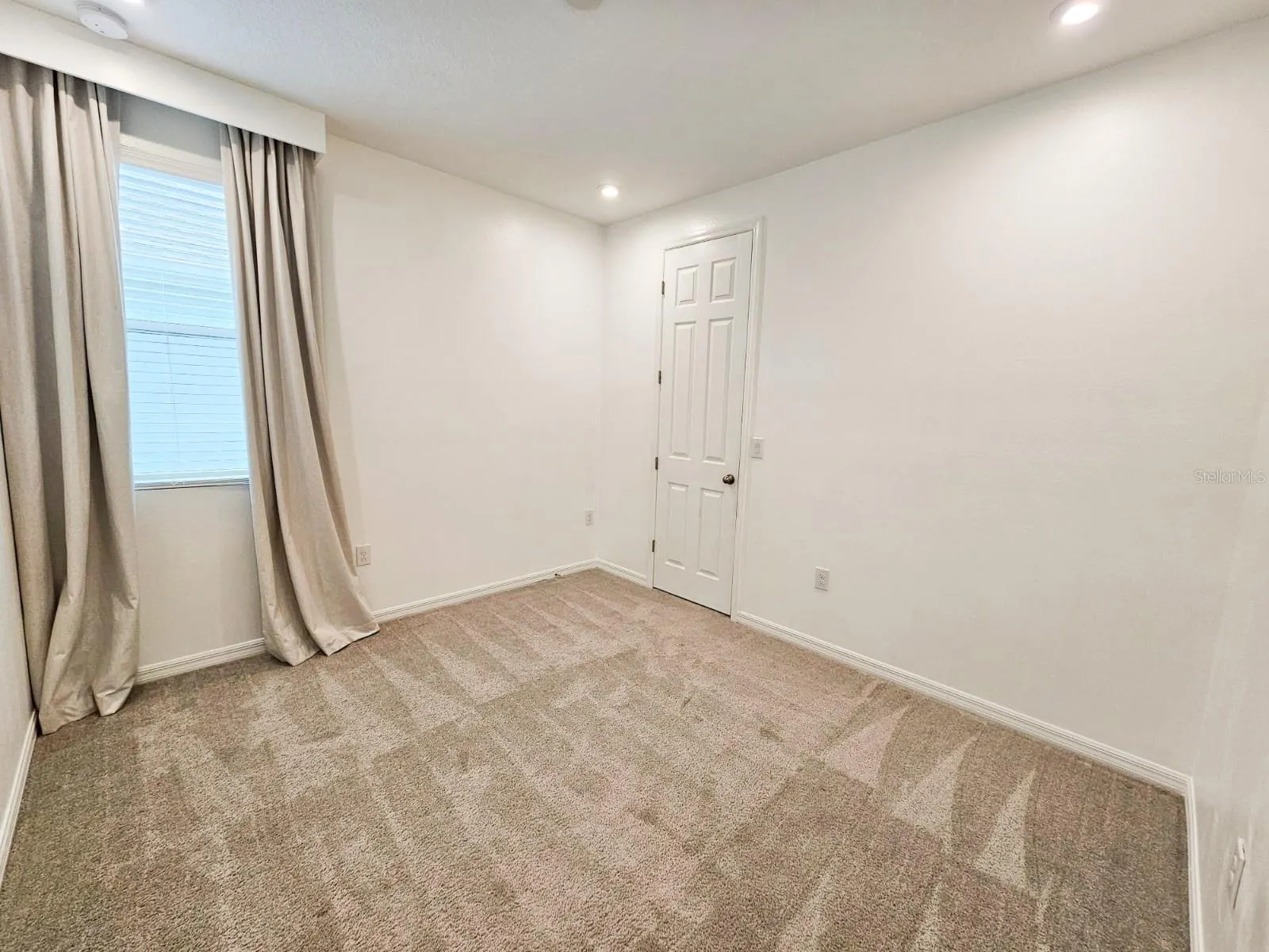 2410 RIVERBANK CV