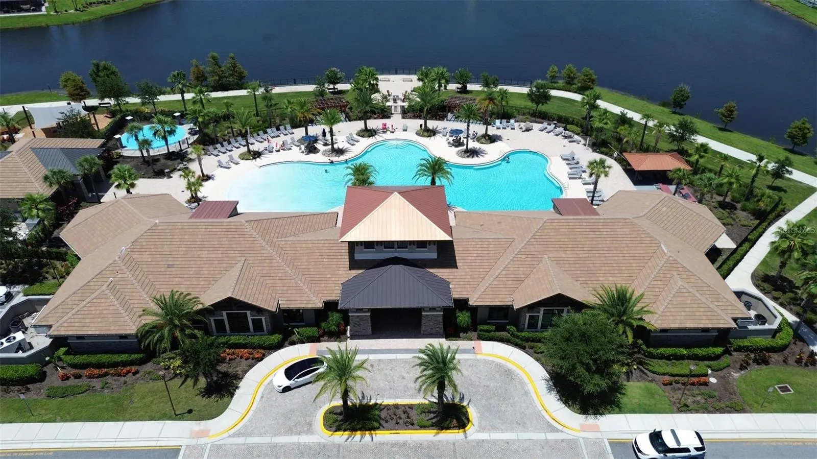 2410 RIVERBANK CV