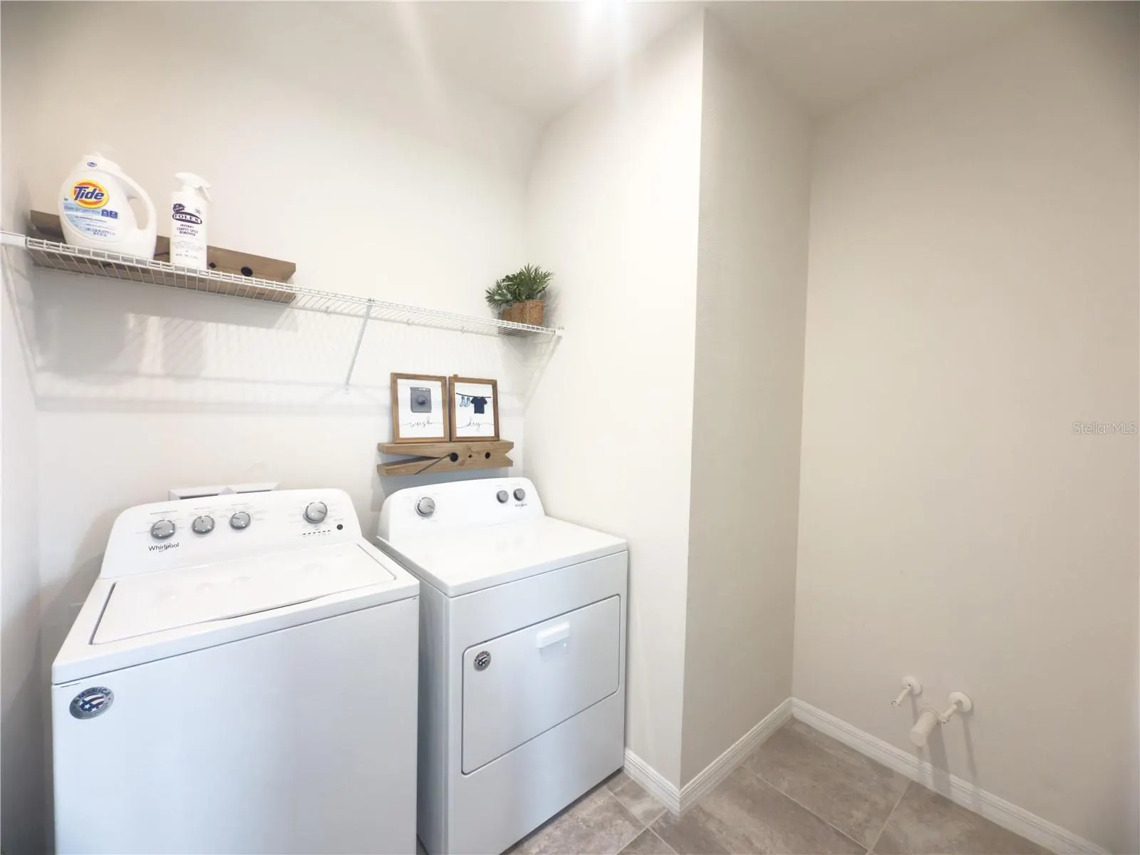 2410 RIVERBANK CV